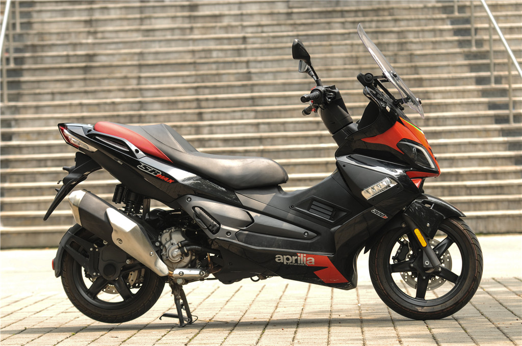 zonsen·aprilia sr max300